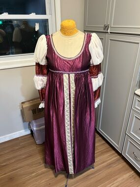 Theater Quality Renaissance-Style Burgundy & Cream Royal Dress Size Small 4/6
